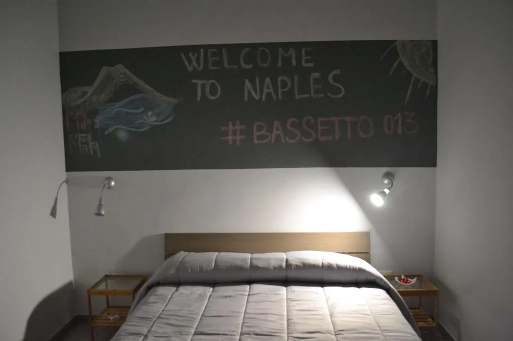 Room, Bassetto 013, Naples