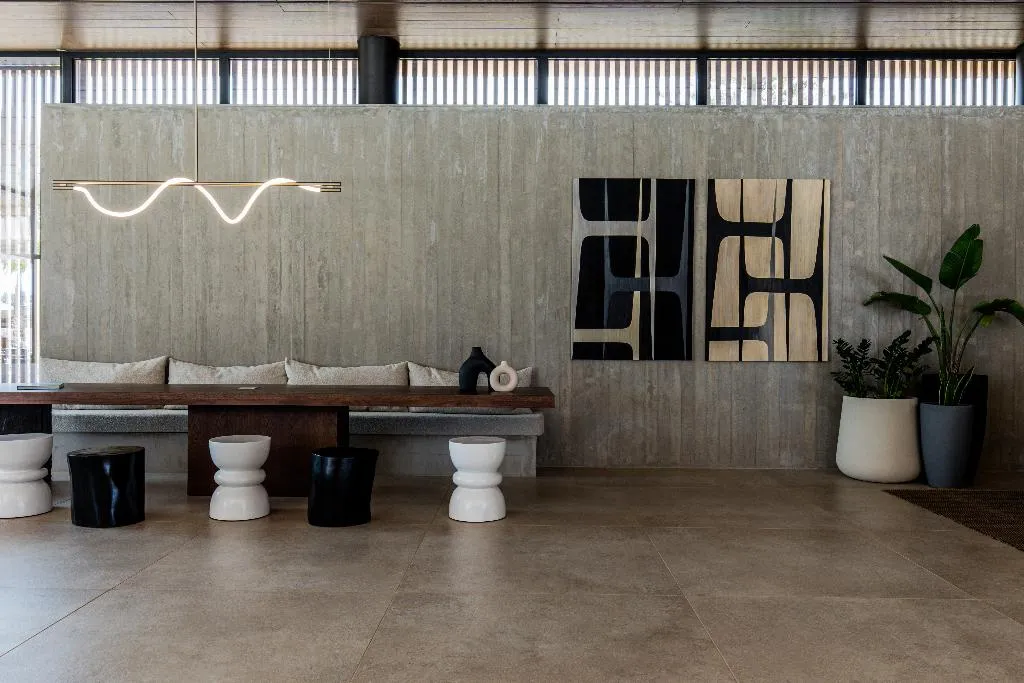 Lobby, Pnoe Breathing Life, Crete