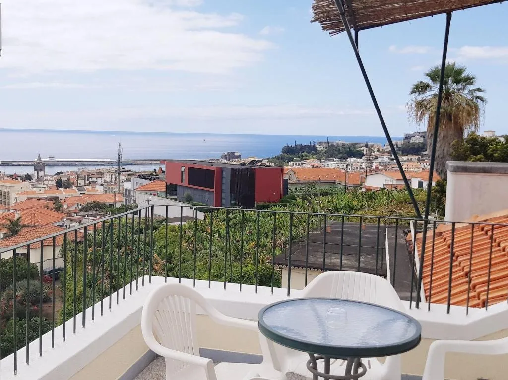 Room, Residencial Do Vale, Madeira