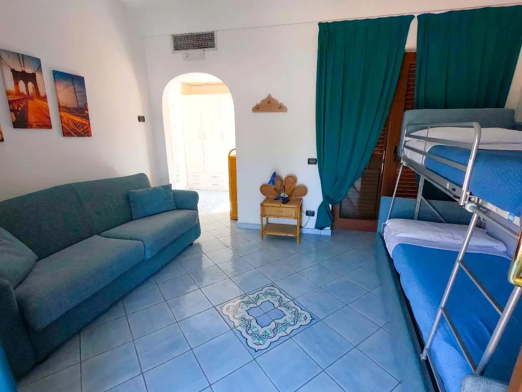 FAMILY ROOM STANDARD Room, Punta Imperatore, Naples