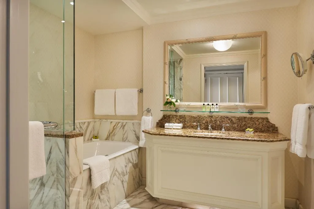 DOUBLE TWO QUEEN BEDS PREMIUM Room, Intercontinental Dublin, Dublin