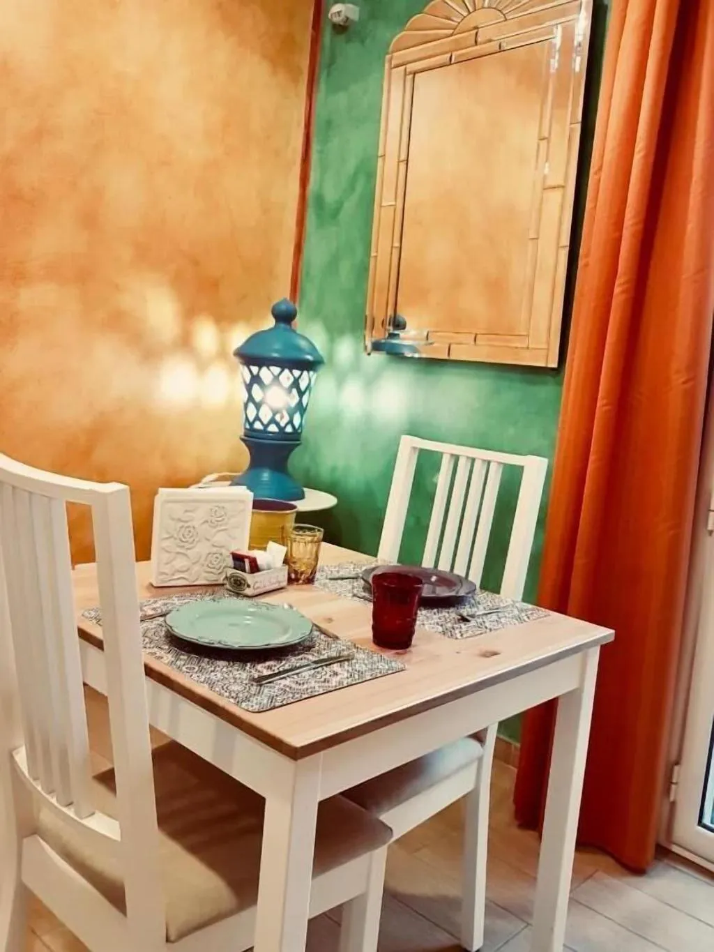 Room, Cortile Sant'Agostino, Palermo