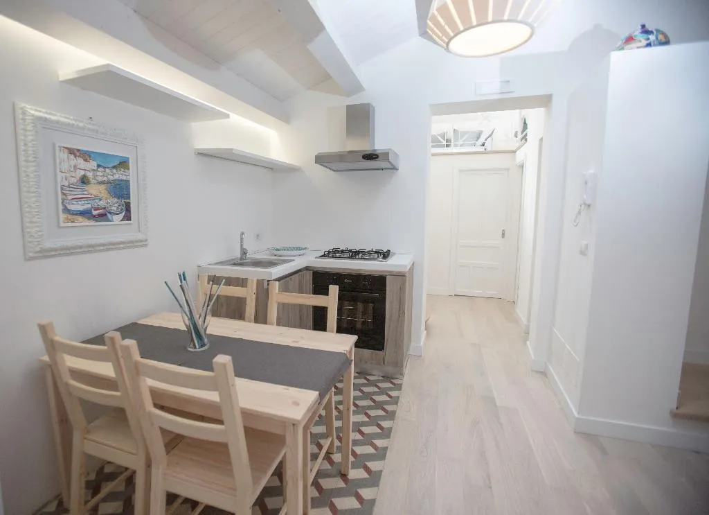 APARTMENT CAPACITY 4 Room, Residence Ventimiglia, Palermo