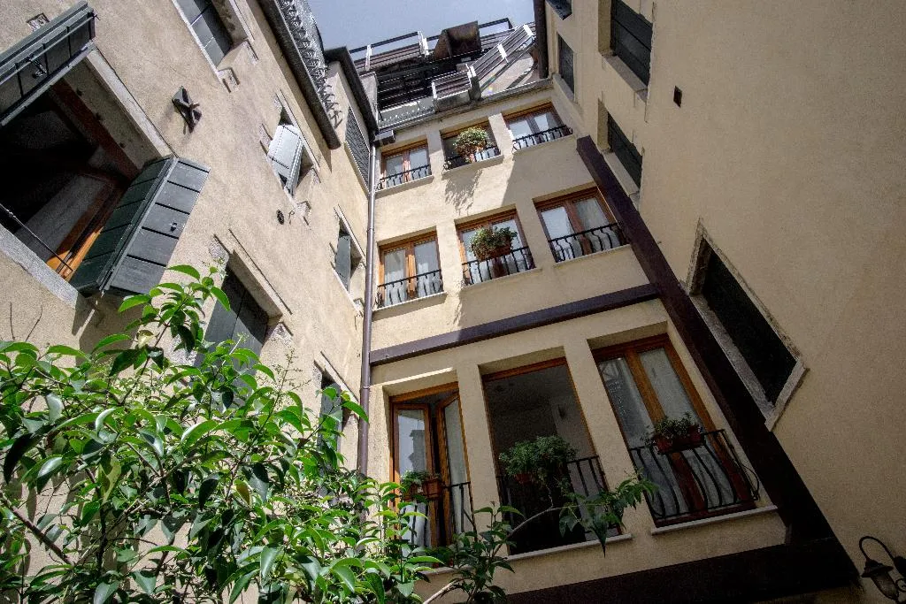 Terrace, Antigo Trovatore, Venice