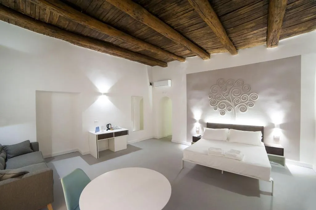 Room, Dada Suite, Naples
