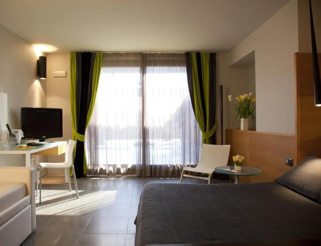 Room, Zone, Rome