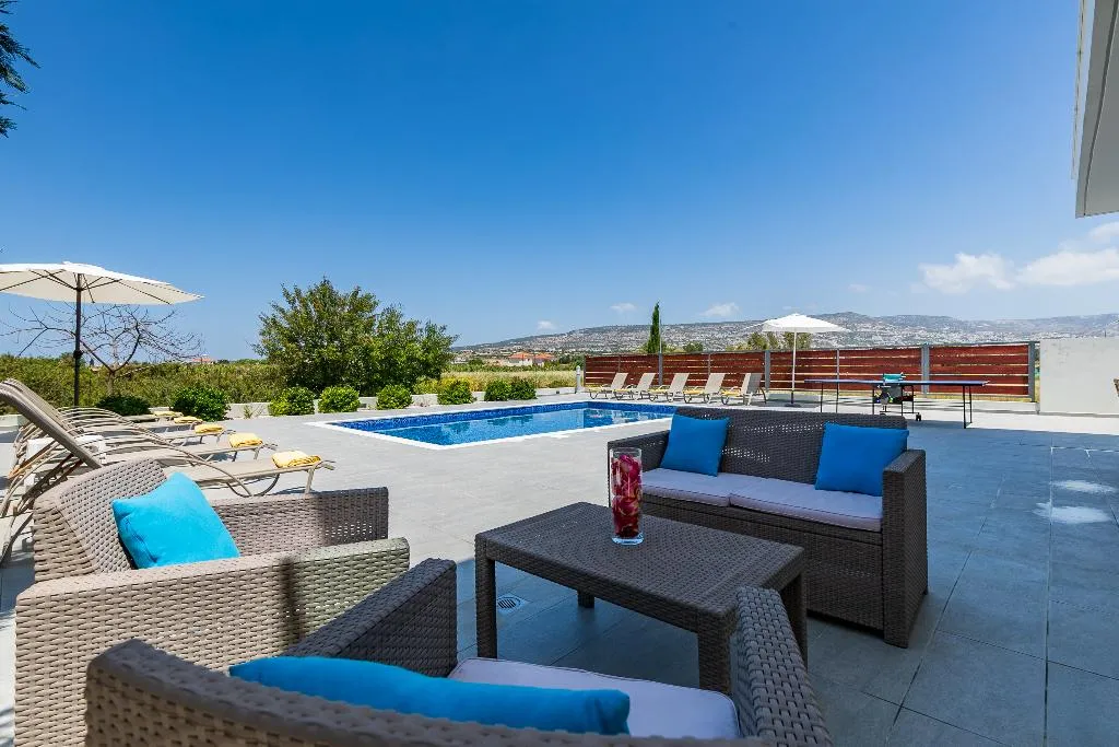 VILLA FIVE BEDROOMS WITH MORE THAN THREE BATHROOMS Room, Sea Point Villas, Cyprus