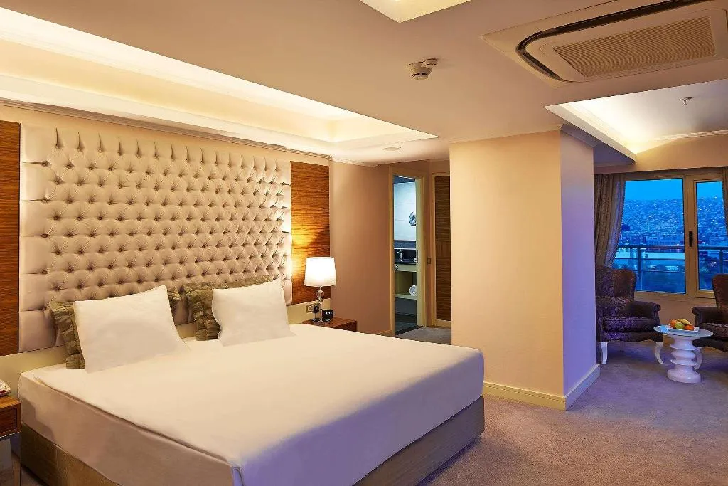JUNIOR SUITE STANDARD Room, DoubleTree By Hilton Izmir Alsancak, Izmir