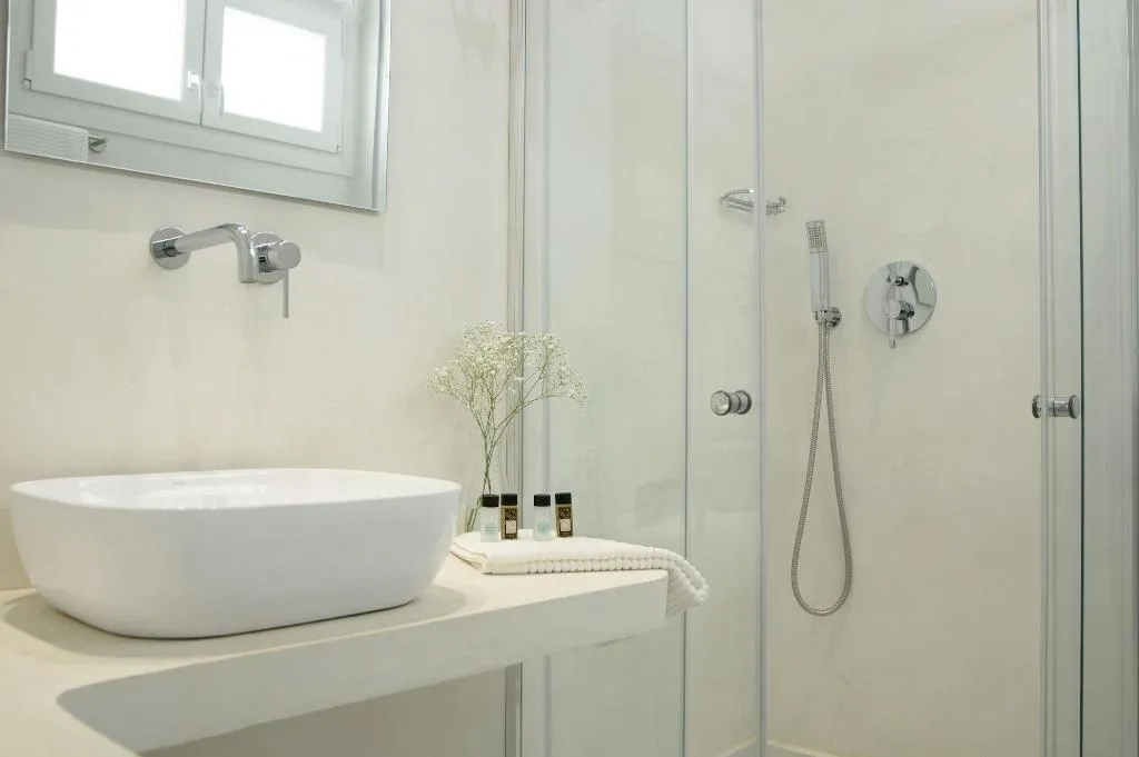 Room, Nama, Mykonos