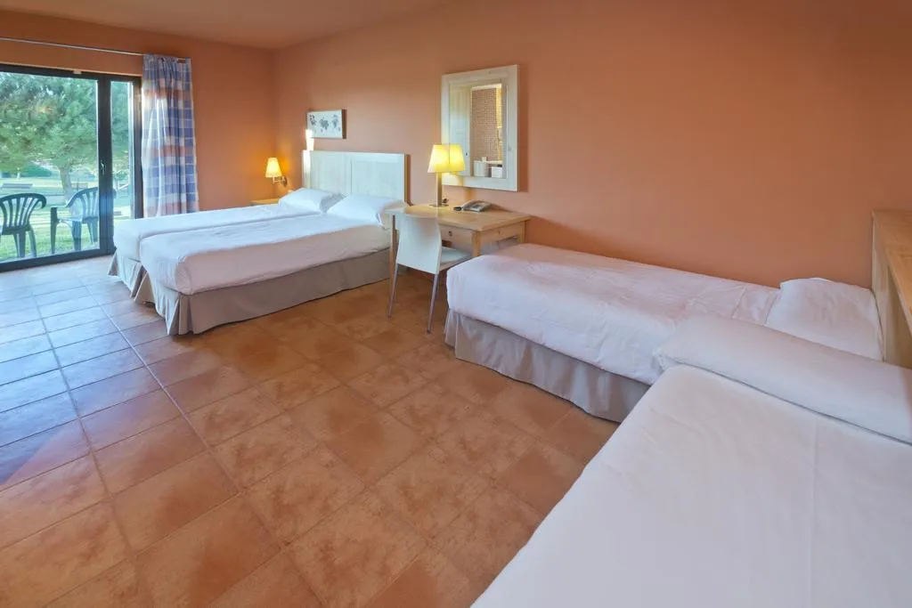 QUADRUPLE SUPERIOR Room, Vilar Rural de Cardona, Barcelona
