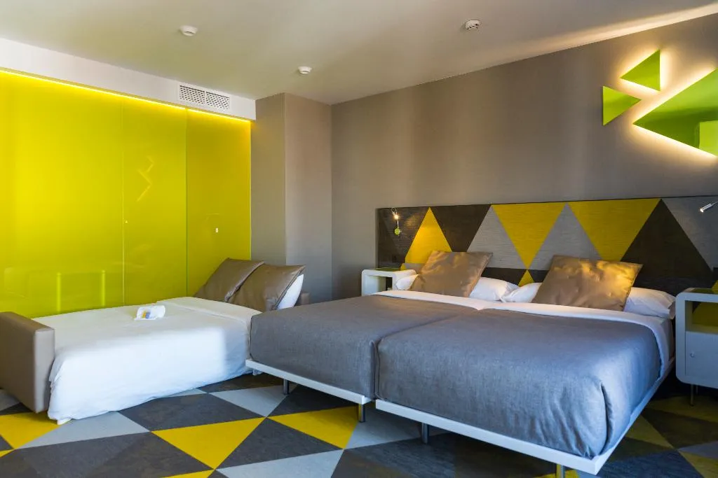 Double or Twin CAPACITY 2 Room, Macia Sevilla Kubb, Seville