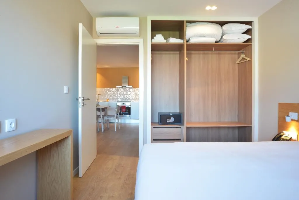 APARTMENT CLASSIC ONE BEDROOM Room, Spot Family Apartments, Porto