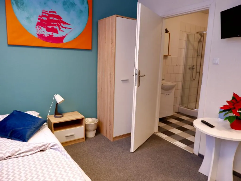 SINGLE ONE BED Room, Moon Hostel Gdansk, Gdansk