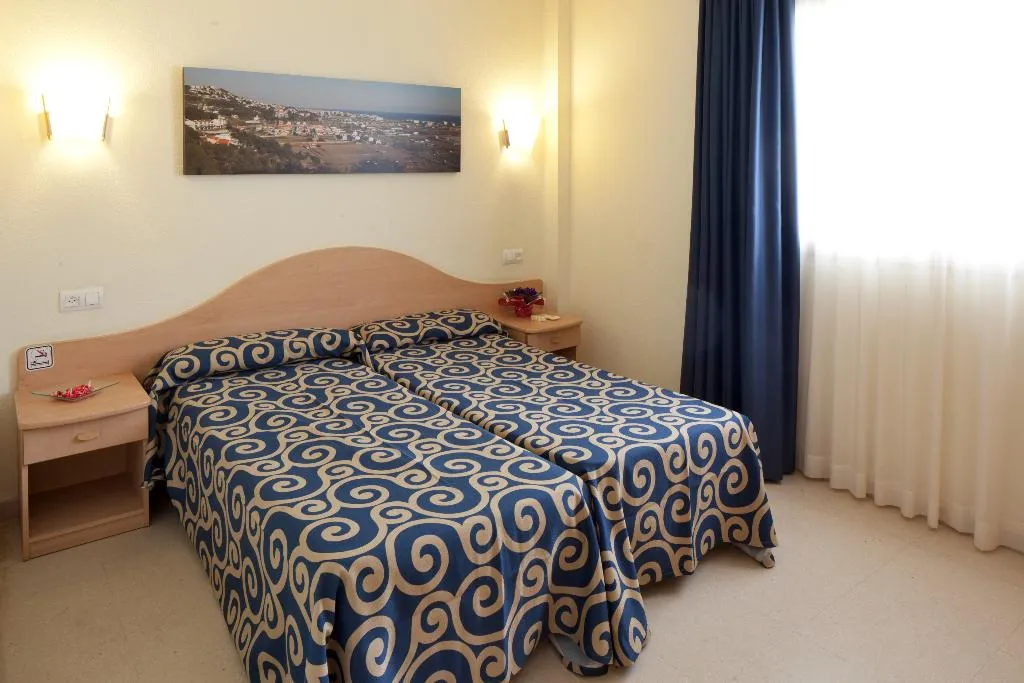 QUADRUPLE STANDARD Room, htop Royal Sun Suites, Costa Brava