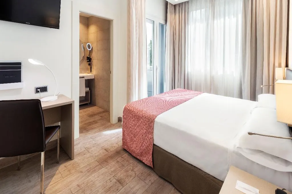 DOUBLE SINGLE USE WITH TERRACE Room, Catalonia Hispalis, Seville