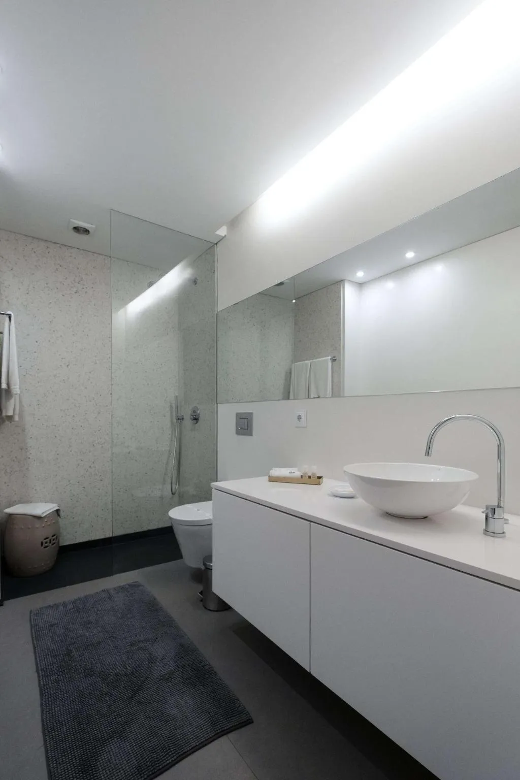 Room, Domum, Porto