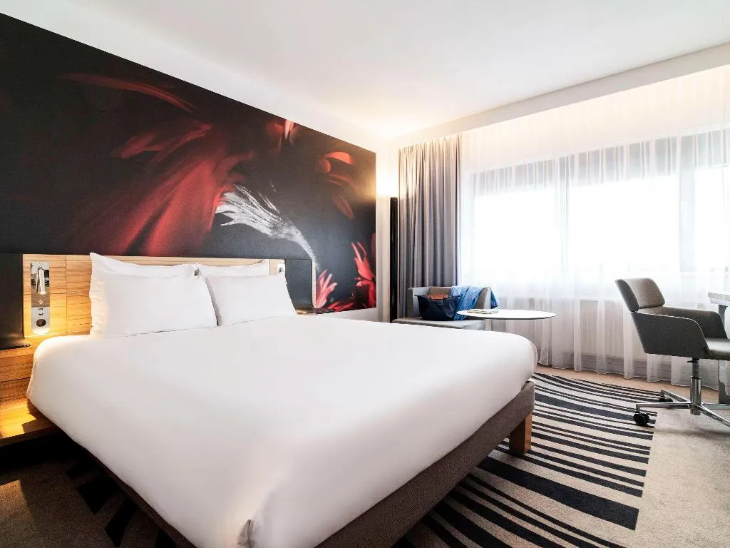 DOUBLE SUPERIOR QUEEN BED Room, Novotel Amsterdam City, Amsterdam