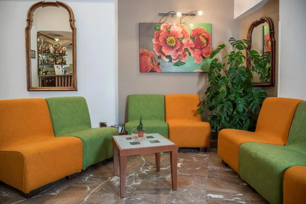 Lobby, Tourist, Naples
