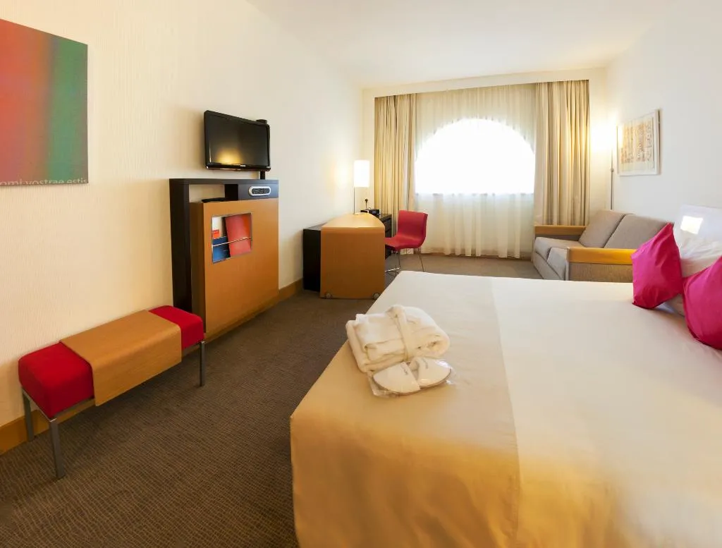 DOUBLE ECONOMY Room, Novotel Tunis, Tunisia