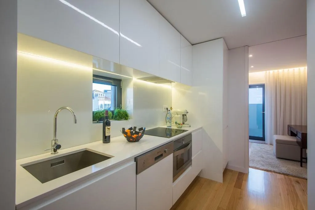 Room, Domum, Porto