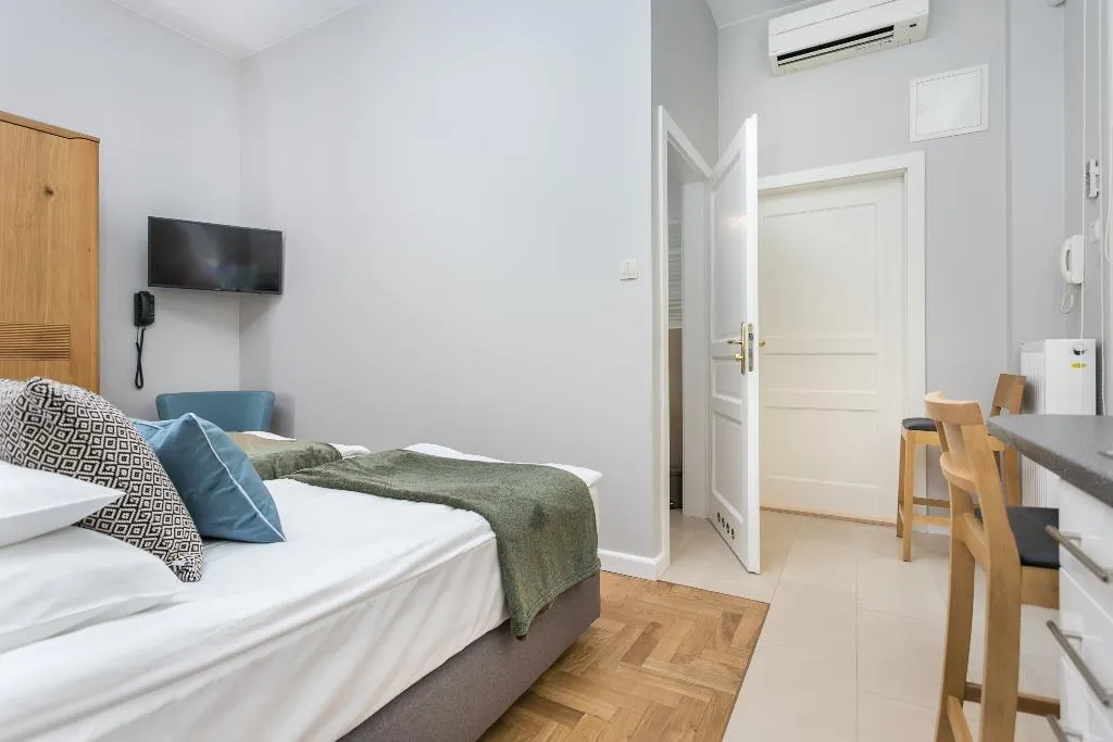 TWIN STANDARD Room, Venetian House Market Square Aparthotel, Krakow