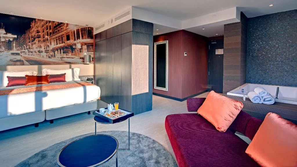 SUITE WITH VIEWS Room, Hotel Indigo Madrid - Gran Via, Madrid