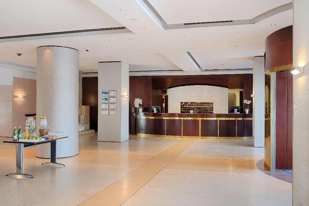 Lobby, NH Palermo, Palermo