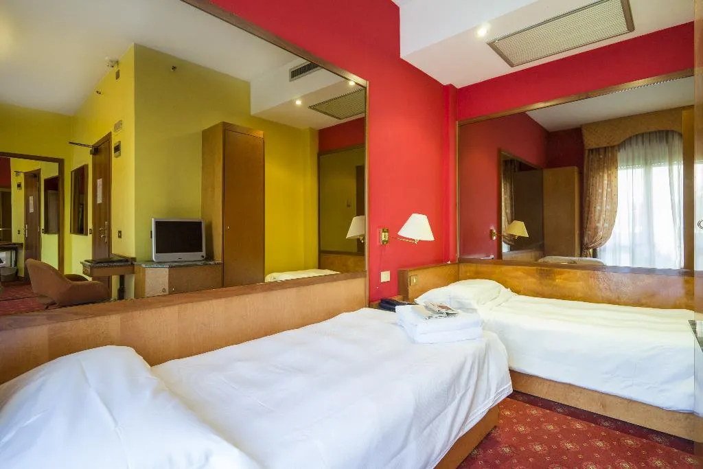 TWIN STANDARD Room, Carrobbio, Milan