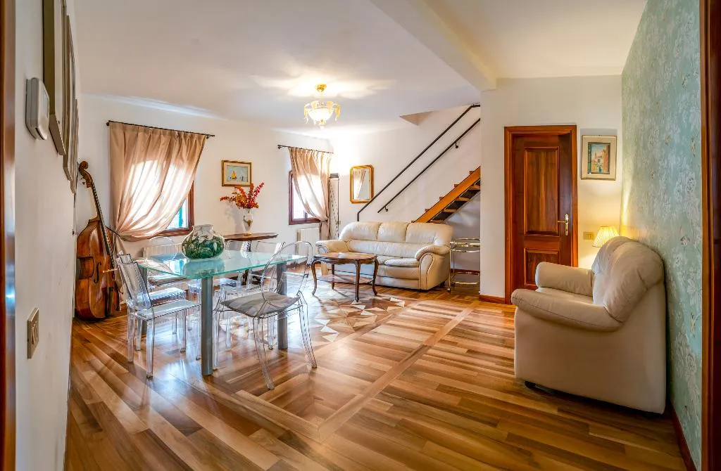 APARTMENT WITH TERRACE Room, Palazzo Sanluca, Venice