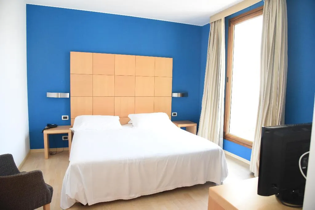 Room, Duca D'Aosta, Venice