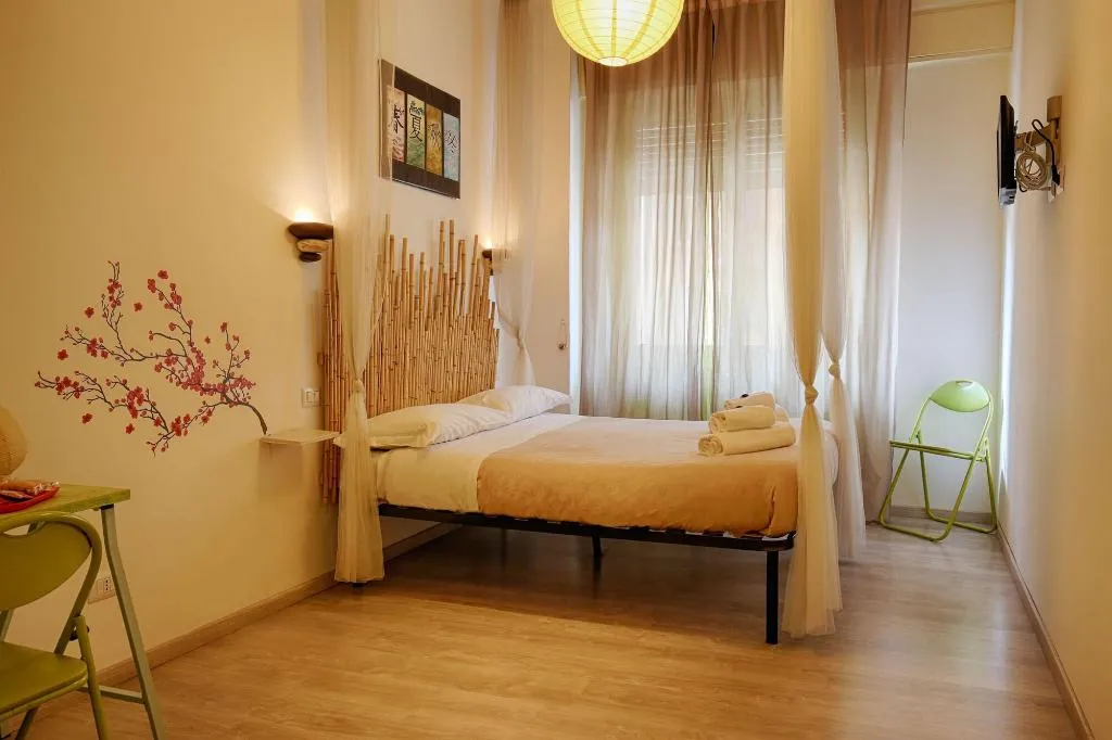 Room, Jet Lag, Naples