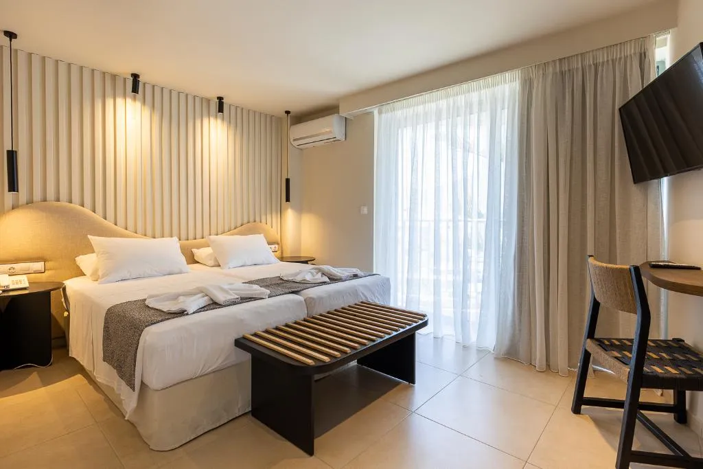 FAMILY ROOM POOL VIEW TWO BEDROOMS Room, Alia Beach Hotel, Crete
