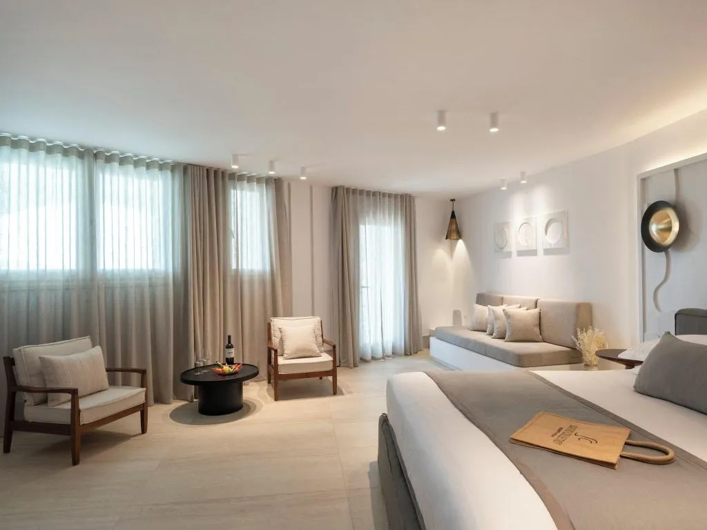 SUITE WITH JACUZZI Room, Santo Pure Oia Suites and Villas, Santorini