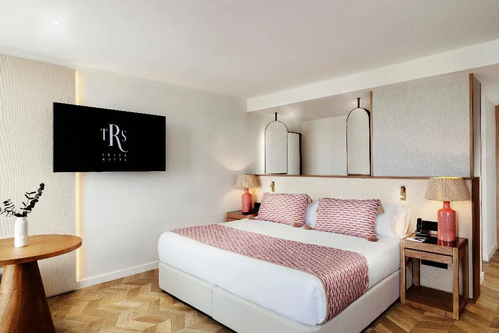 JUNIOR SUITE WITH JACUZZI Room, TRS Ibiza Hotel, Ibiza