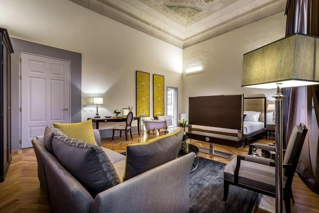 Room, Palazzo Ridolfi, Florence
