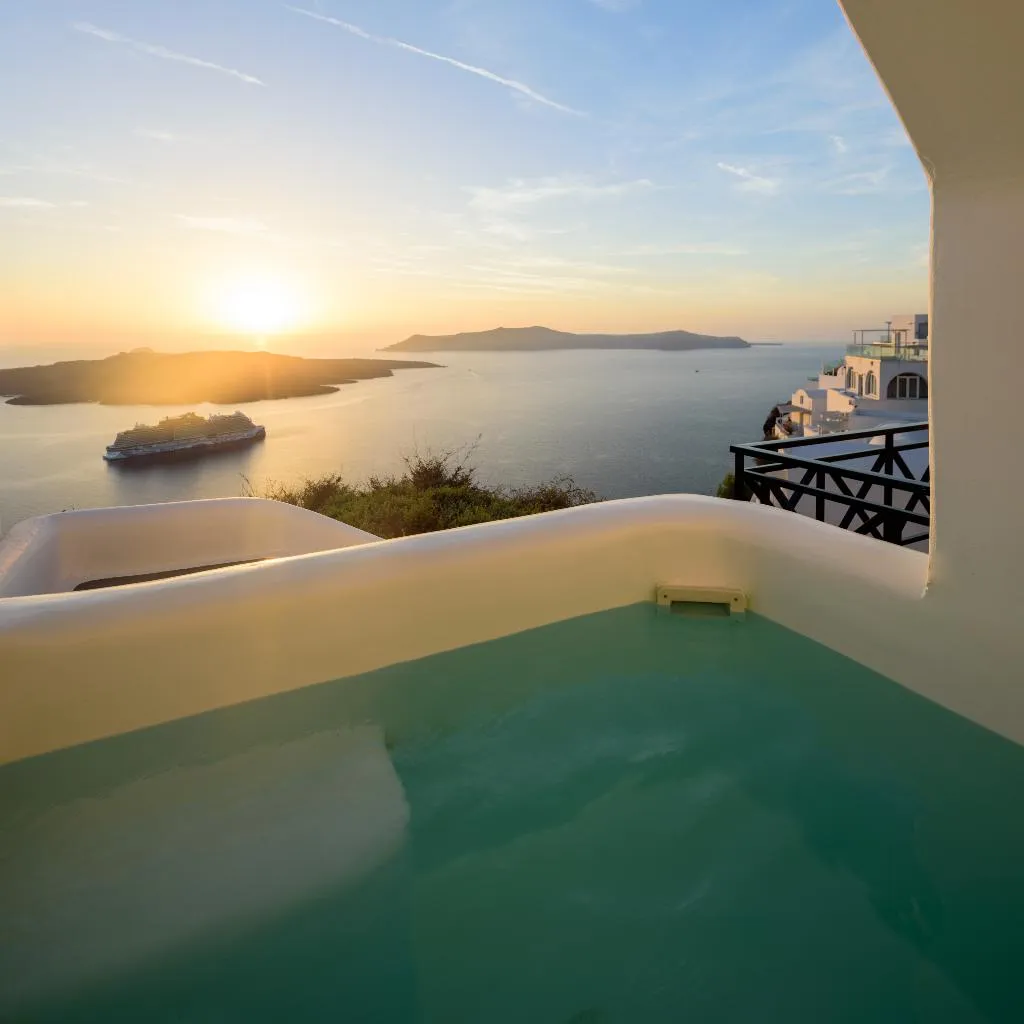 APARTMENT WITH JACUZZI Room, Kamares Apartments, Santorini