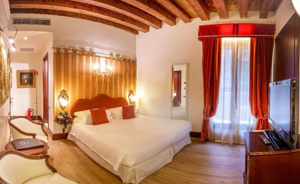 Double or Twin CLASSIC Room, Ruzzini Palace, Venice