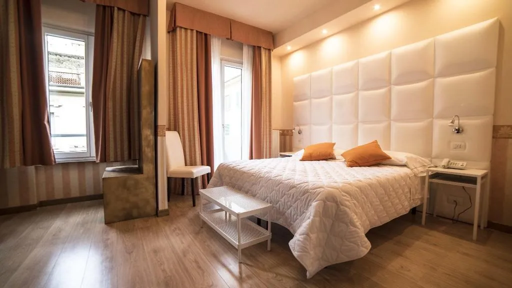 QUADRUPLE TWO DOUBLE BEDS Room, Jane Hotel, Florence