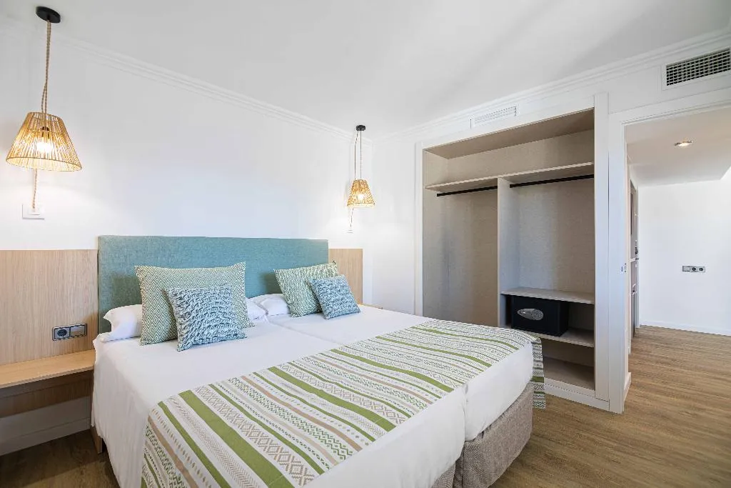 SUITE POOL VIEW Room, MarSenses Ferrera Blanca Family Hotel, Majorca