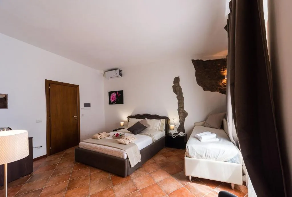 Room, Le Undici Rose, Rome