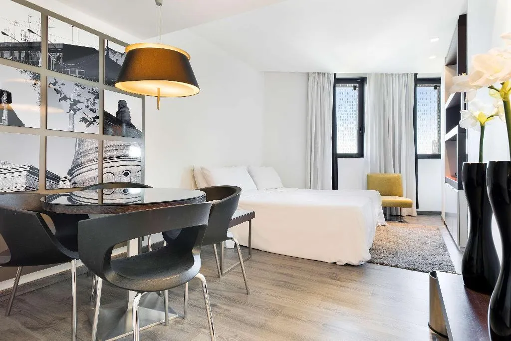 QUADRUPLE STANDARD Room, Hotel Barcelona Condal Mar Affiliated by Meliá, Barcelona