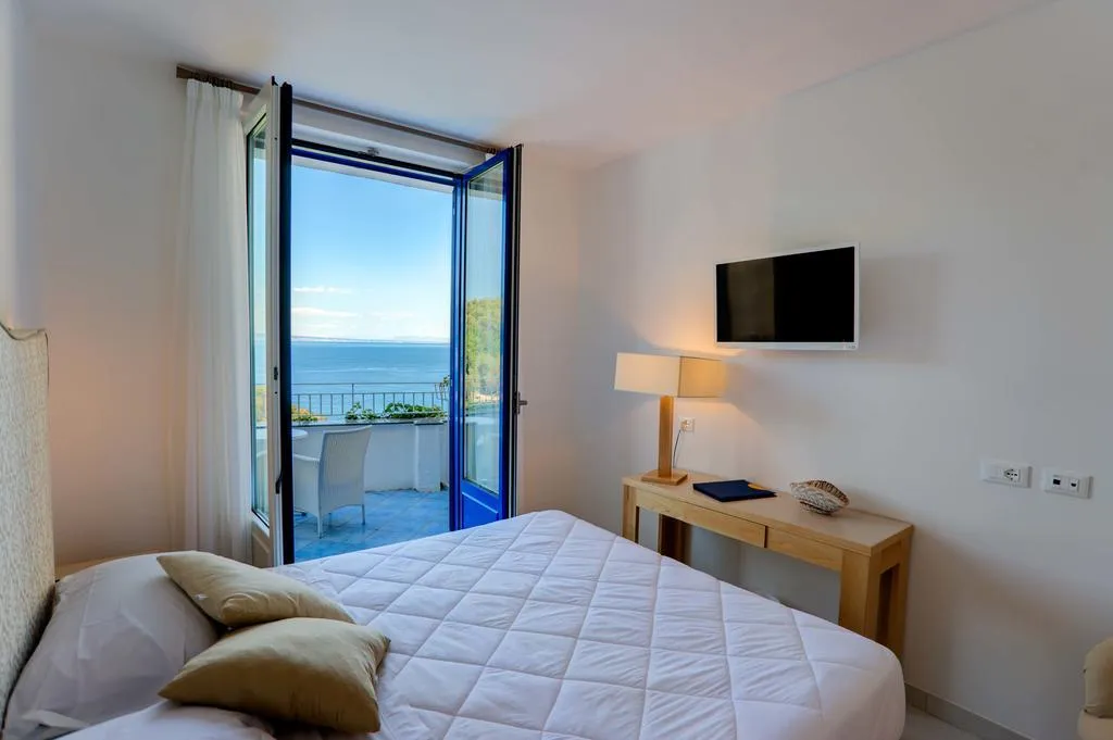 DOUBLE DELUXE WITH BALCONY Room, Boutique Hotel Helios, Naples