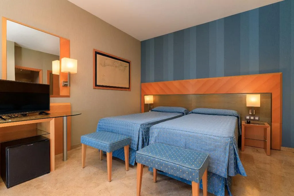 TRIPLE WITH BALCONY Room, Del Mar, Barcelona
