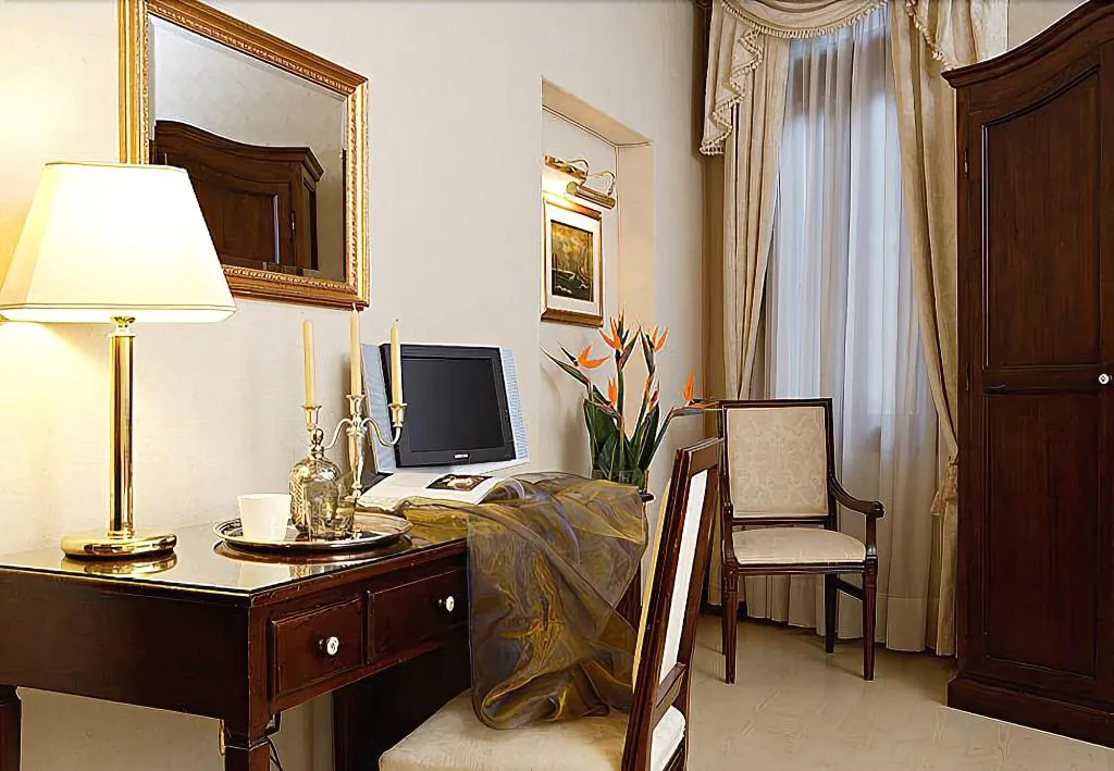 Room, Ca' del Nobile, Venice