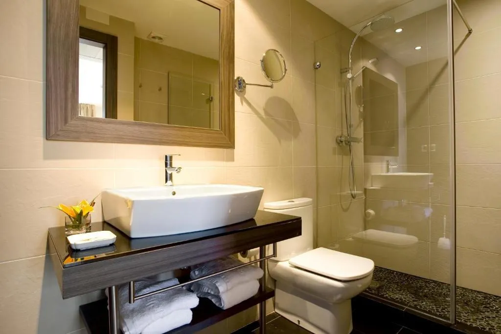 DOUBLE STANDARD Room, Oasis, Barcelona
