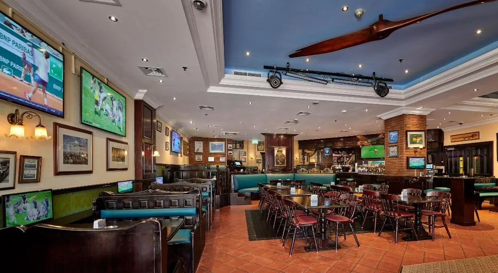 Bar, Millennium Airport Hotel Dubai, Dubai