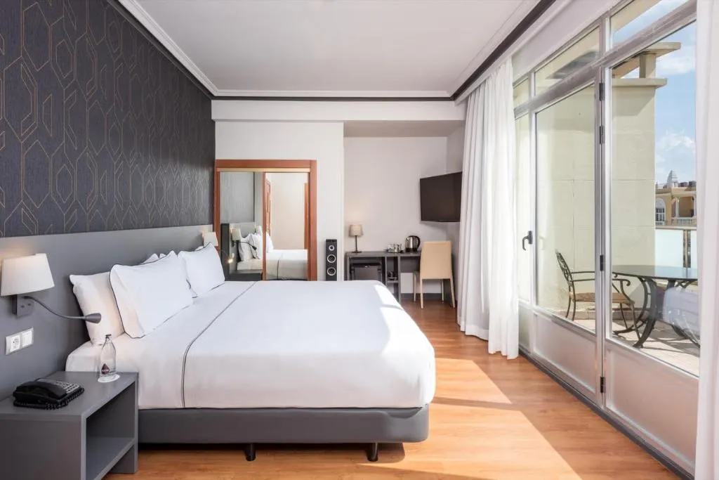 Room, Hotel Madrid Plaza de España Affiliated by Meliá, Madrid