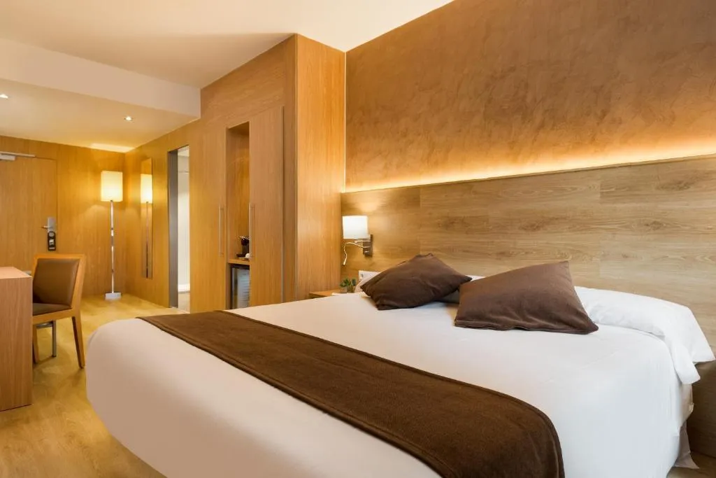 DOUBLE STANDARD Room, Acta Azul, Barcelona