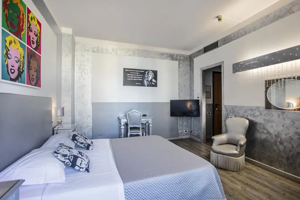 JUNIOR SUITE STANDARD Room, Admiral Hotel, Milan