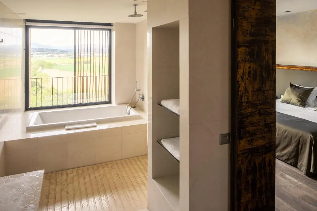 SUITE GARDEN VIEW Room, Hotel Castell D'Emporda, Barcelona